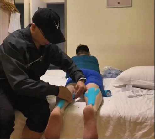 A running companion helps a participant relax before a marathon.